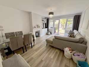 Lounge/Diner- click for photo gallery